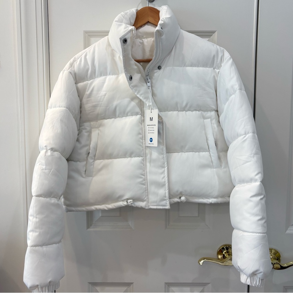 NWT Women's White Crop Puffer Jacket, M 🤍
